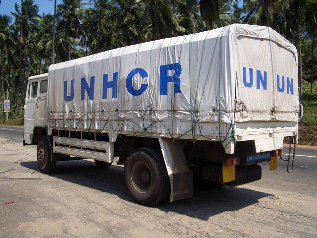 2006-03-21_45.jpg - XJ@UNHCR̃gbN@nւ̕xH